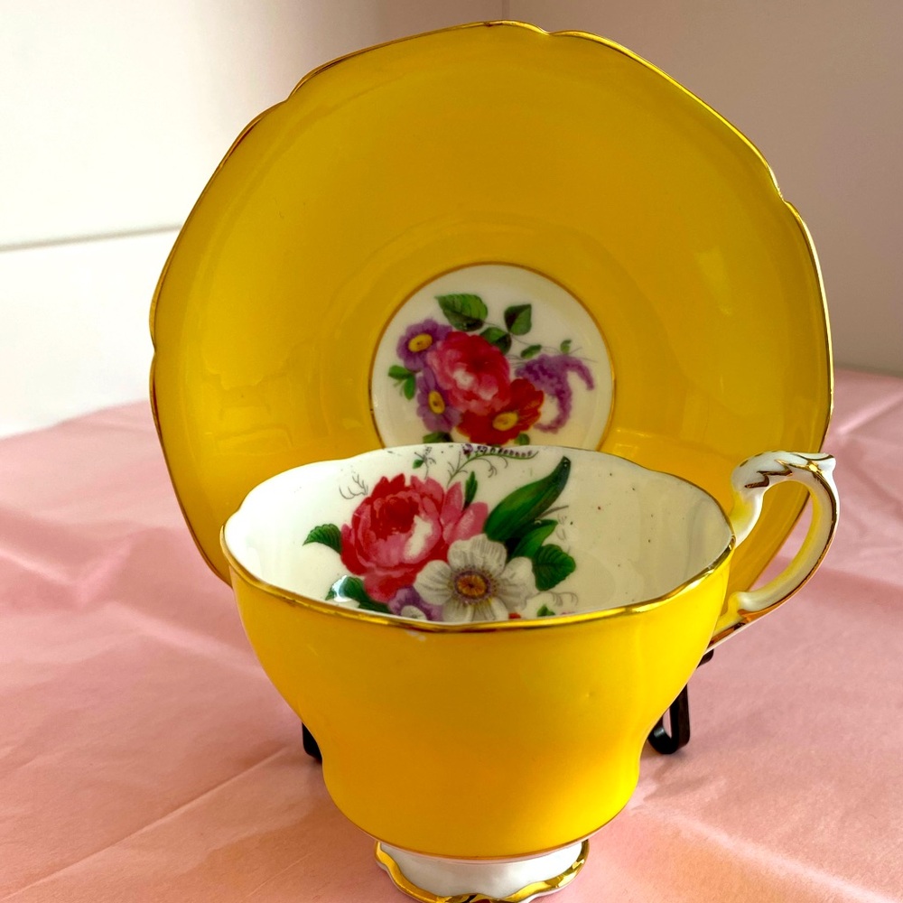 Paragon Double Warrant Bone China Teacup and Saucer in Yellow with Floral Sprays